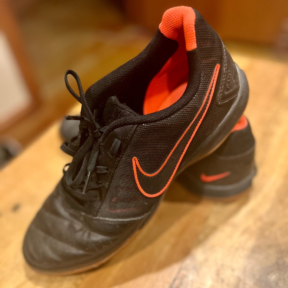 Nike Gato II Black/Total Crimson/Light Brown - men’s size 10